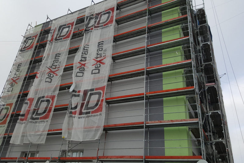 Referencie / Revitalizácia Bytového domu na Školskej ulici v Pov Referencie / Revitalizácia Bytového domu na Školskej ulici v Pov